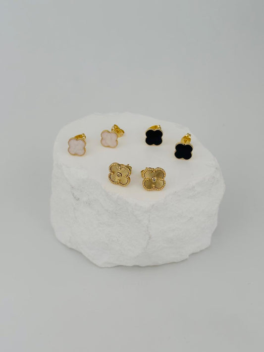 Aretes blancos, Negro y Dorado Trebol Mediano LADO19