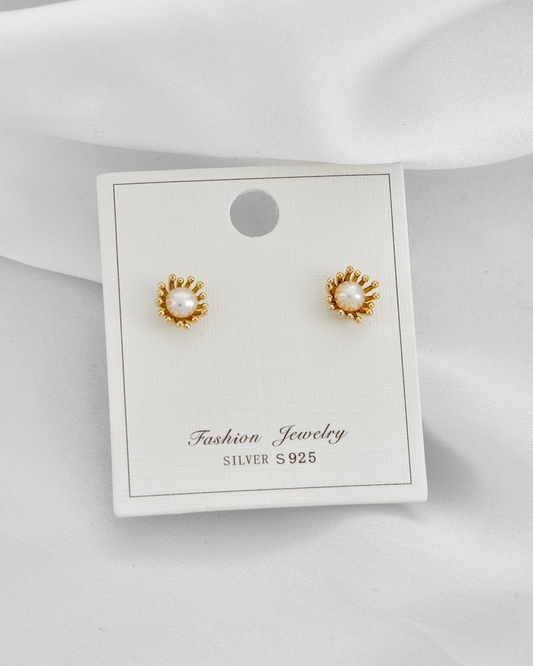Aretes baño de oro topos flor y perla A18