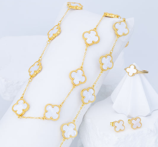 Set de Collar, Pulsera, Aretes Medianos y Anillo Trebol Blanco Nacarado VCAP35