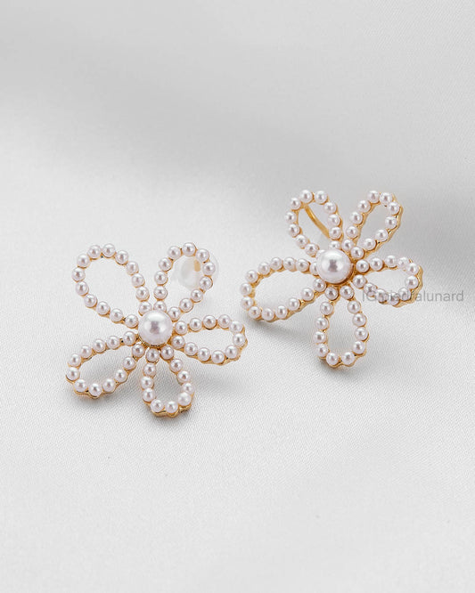 Aretes baño de oro flor en perlas A10