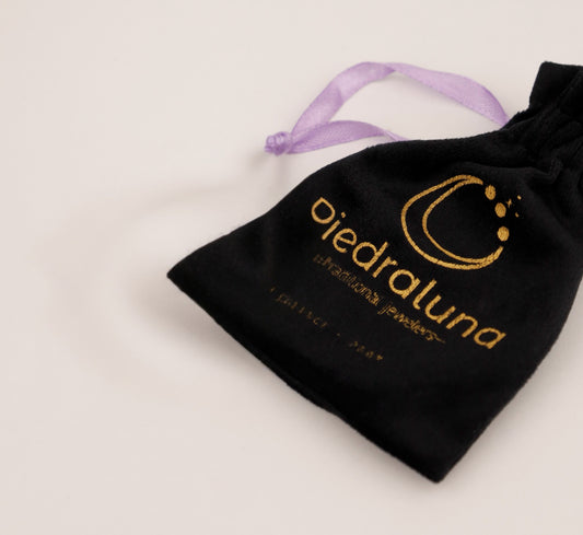 Funda de terciopelo negro Piedra Luna EM08