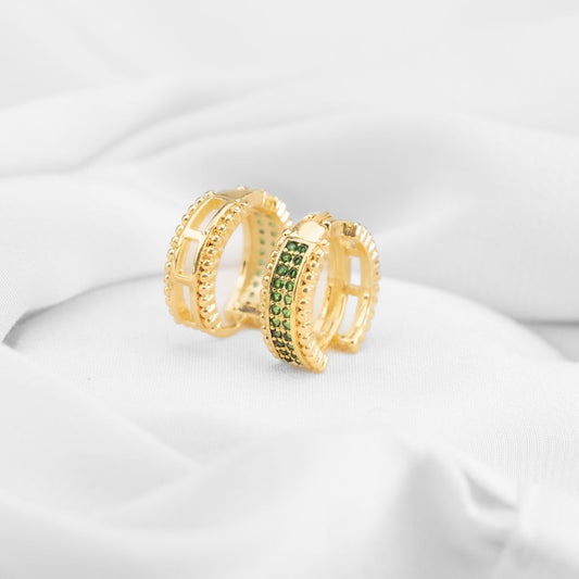 Aretes en baño de oro tipo argolla multi esmeralda A111