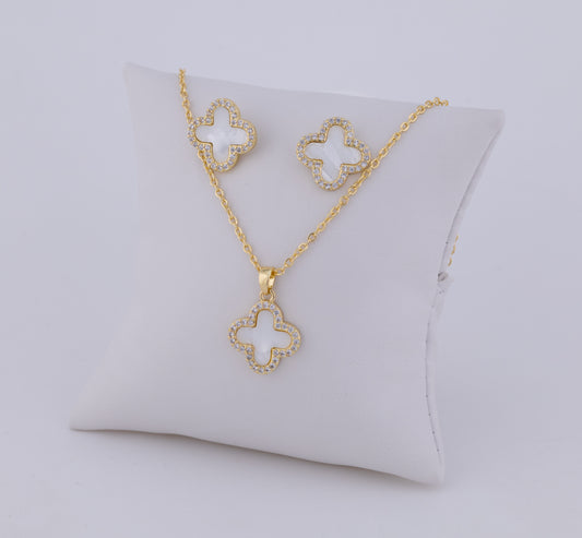 Set de Aretes y Cadena Trébol Clásico Nácar LATSE102