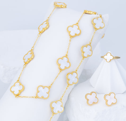 Set de Collar, Pulsera, Aretes Grandes y Anillo Trebol Blanco Nacarado VCAP36