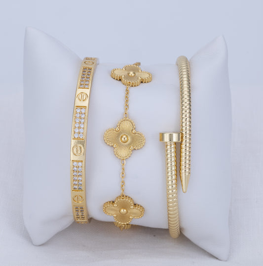 Juego Pulsera Cart, Clavo y Trébol Dorado PBA65